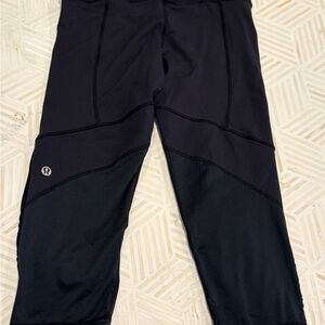 Lululemon Athletica Black Run for Your Life Crop Ruffle Leggings in EUC size 6